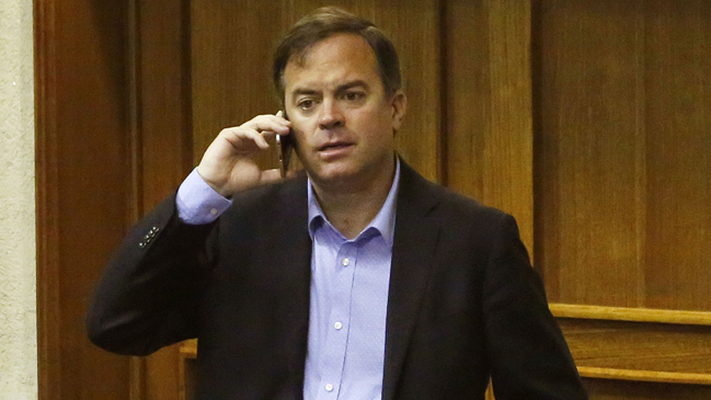 Matías Walker renunció a la vicepresidencia de la DC por 