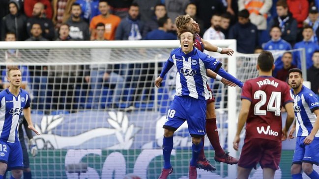 Guillermo Maripán sufrió en cancha la derrota de Alavés ante Eibar en la liga española