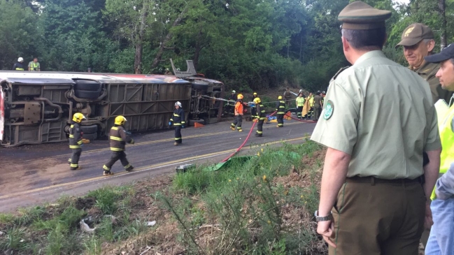 Fatal volcamiento de bus se registró en ruta que une Victoria y Curacautín