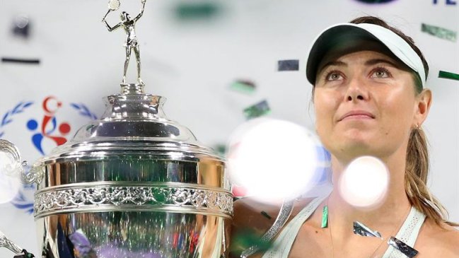 Maria Sharapova triunfó en duelo de exhibición ante la turca Cagla Buyukakcay