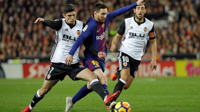 Valencia y Barcelona repartieron puntos en partido con polémica