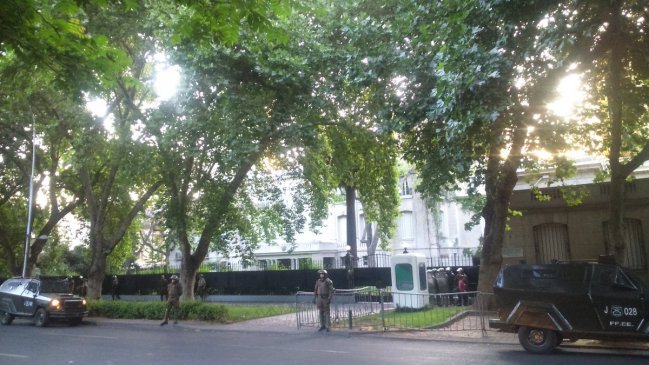 Protesta frente a consulado argentino por muerte de mapuche terminó con 16 detenidos