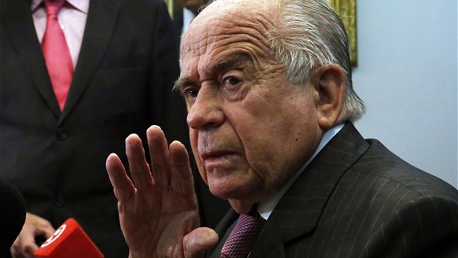 Senador Zaldívar presentó querella por violación de secreto