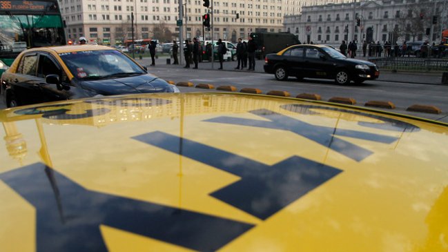 Prisión preventiva para cuatro taxistas acusados de asaltar pasajeros en Santiago