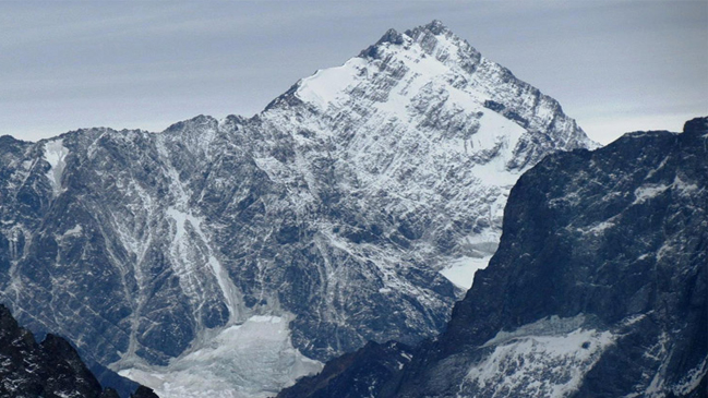 Denuncian extravío de dos jóvenes en el cerro Mesón Alto