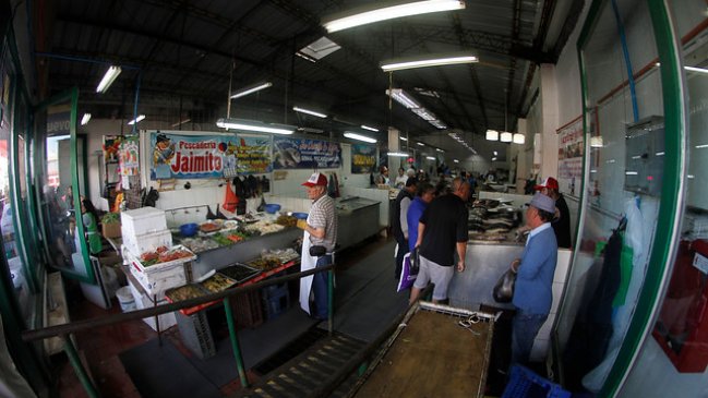 Cierran 64 locales del Mercado de Concepción tras corte de electricidad por no pago