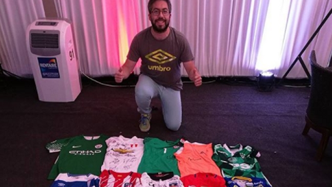 La nutrida colección de camisetas que reunió Pelotazo para subastar en la Teletón