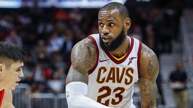 LeBron James guió a Cleveland Cavaliers a su undécima victoria seguida en la NBA