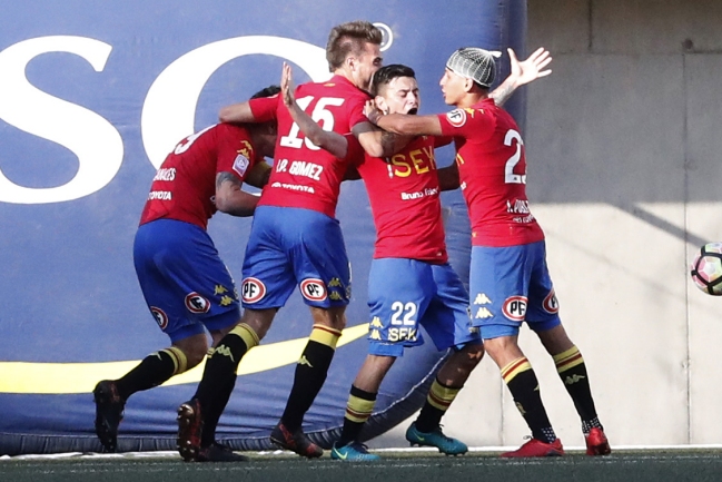 Unión Española batió a Audax Italiano y aún sueña con el título