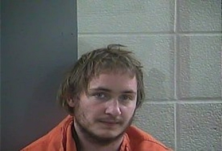 Arrestan a ladrón que se metió a una casa a comer helado y tomar leche