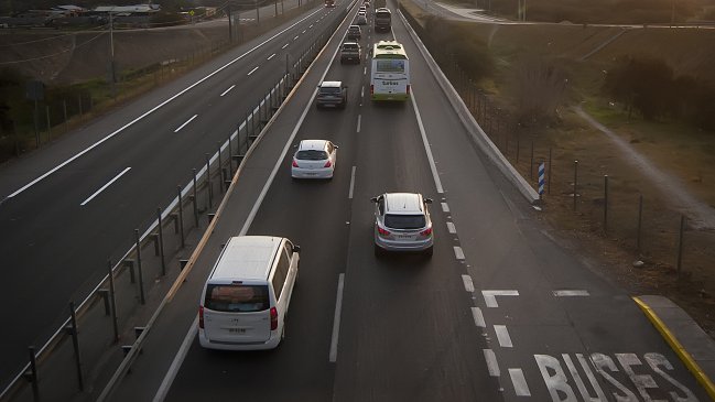 Avanza proyecto para multar a conductores que circulen por pista izquierda en autopistas