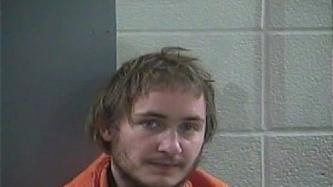 Arrestan a ladrón que se metió a una casa a comer helado y tomar leche