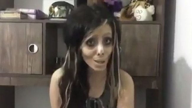 Fan de Angelina Jolie que dijo hacerse 50 cirugías reveló la verdad de su historia