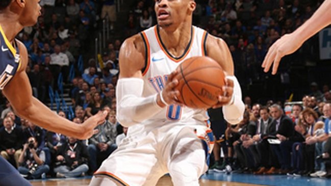 Russell Westbrook logró un triple doble para Oklahoma en triunfo ante Utah