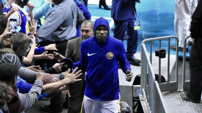 Kevin Durant aportó un triple-doble para hilar quinta victoria de Golden State Warriors