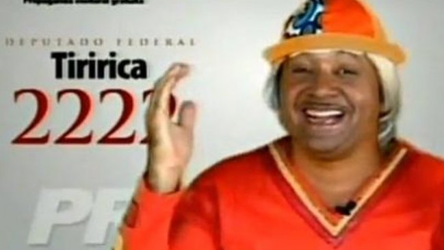 Payaso que se transformó en político se aburrió del servicio público