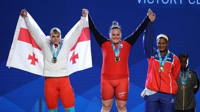 Campeona María Fernanda Valdés le deseó un excelente resultado a Alejandro Guillier