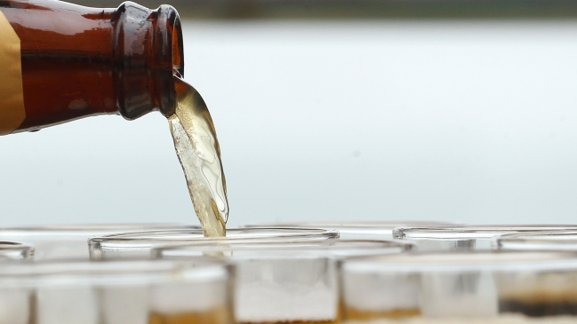 Para estudio científico buscan a voluntarios para beber cerveza por 56 días