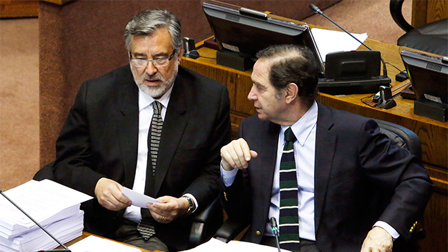 Hernán Larraín: Guillier depende del Frente Amplio, que no es confiable