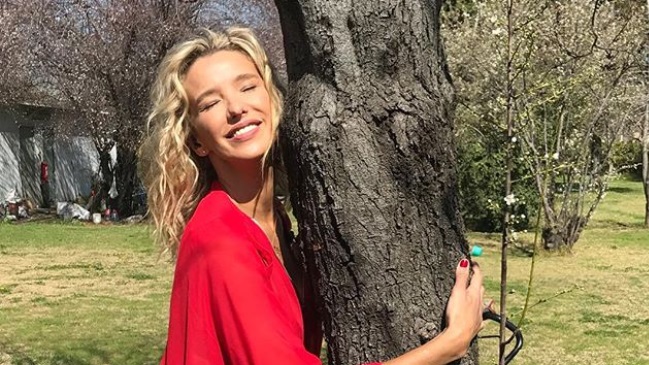 Claudia Schmitd funó a productor de Chilevisión que está obsesionado con ella