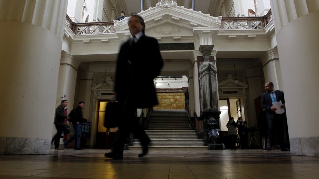 Suprema ordenó reserva de información sobre ex CNI que trabajan en el Ejército