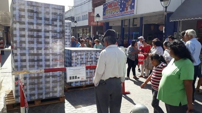 Autoridades dejaron millonarias pilas de billetes falsos en medio de la calle