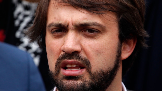 Sharp: Con sus acciones pocos claras, Guillier puede lograr que Piñera sea Presidente