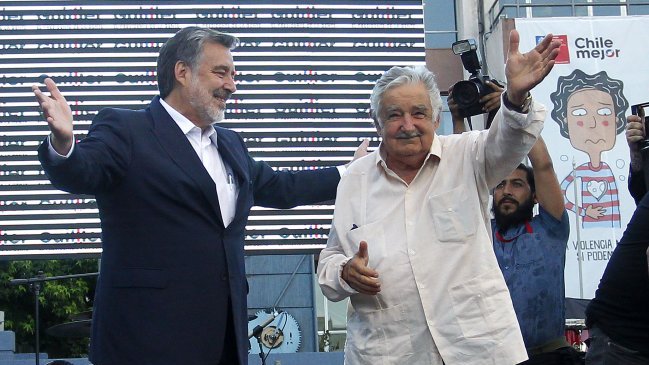 Alejandro Guillier cerró su campaña junto a 