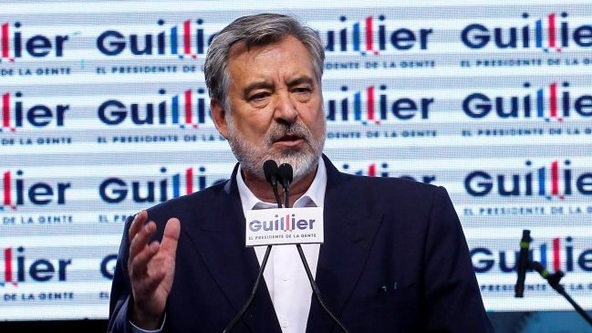 Guillier: Hemos descubierto que Piñera tiene el programa 