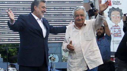   Mujica hizo su estreno junto a Guillier en cierre de campaña en Valparaíso 