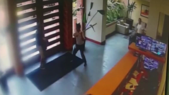 PDI detuvo a dos involucrados en robo frustrado en edificio de Las Condes