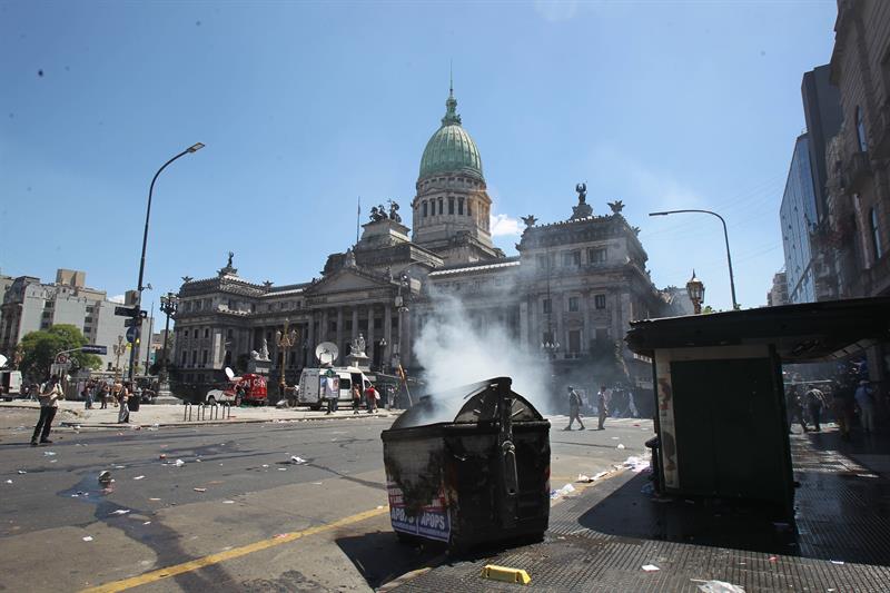 Oficialismo argentino denunció al kirchnerismo por actos violentos en Congreso