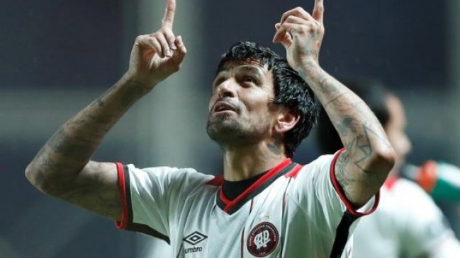 Esposa de Luis González acusa al futbolista de intentar matarla