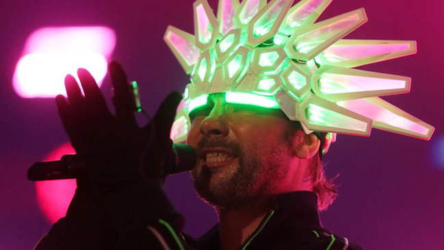 Jamiroquai tuvo una luminosa presentación ante más de 15 mil personas