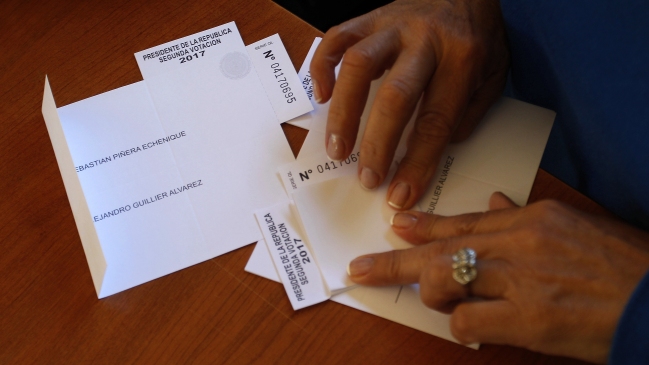 Nunca faltan: Hombre fue detenido por fotografiar su voto