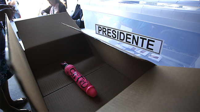 Juguete sexual apareció en caja de materiales en el Estadio Nacional