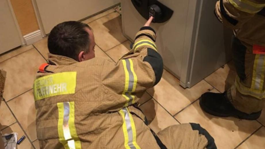 Niño jugaba a las escondidas y quedó atrapado en una caja fuerte