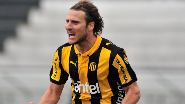 Peñarol inició contactos para concretar el regreso de Diego Forlán