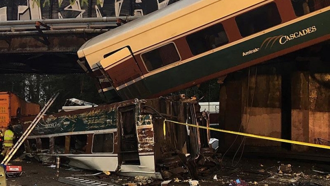 Tren que descarriló en EEUU circulaba mucho más rápido de lo permitido