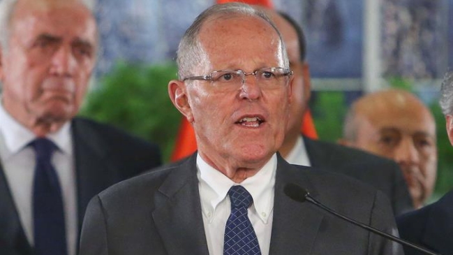 Presentan demanda de amparo para paralizar proceso de destitución de Kuczynski