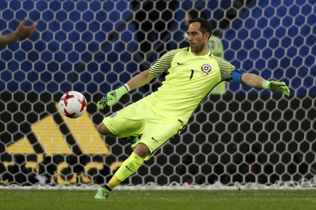 Claudio Bravo le respondió al diputado Keitel por polémica de Arley Méndez