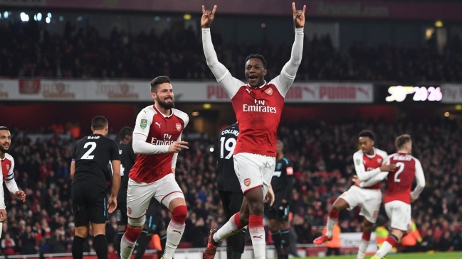 Arsenal avanzó a semifinales en la Copa de la Liga inglesa