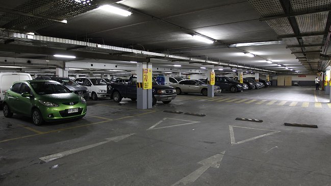Estacionamientos: Ministro dice que no es bueno 
