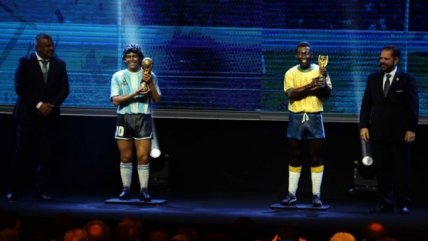   Conmebol homenajeó a Pelé y Maradona con estatuas 