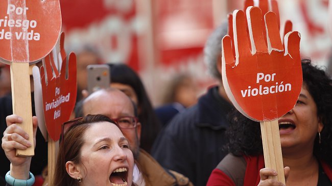 Aborto en tres causales: Organizaciones critican tardía presentación del reglamento