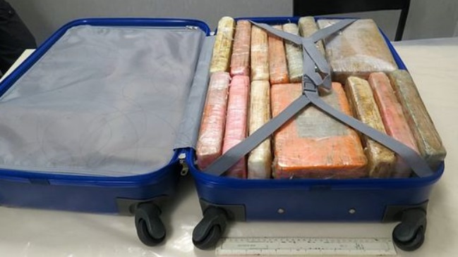 Abuela fue sorprendida con 30 kilos de cocaína en aeropuerto