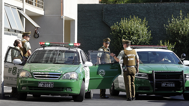 Carabinero resultó herido de bala por descuido con delincuente