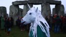 Miles de personas celebran el solsticio de invierno en Stonehenge