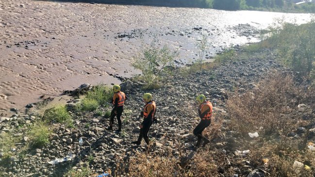 GOPE busca posible cuerpo en el río Mapocho tras denuncia anónima