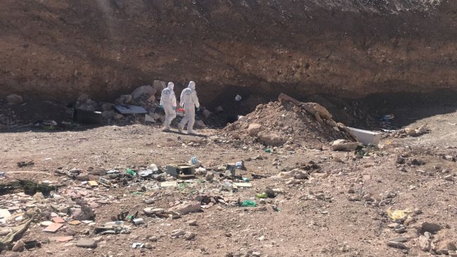 Hallan cuerpos al interior de un refrigerador abandonado y en un barril de aceite